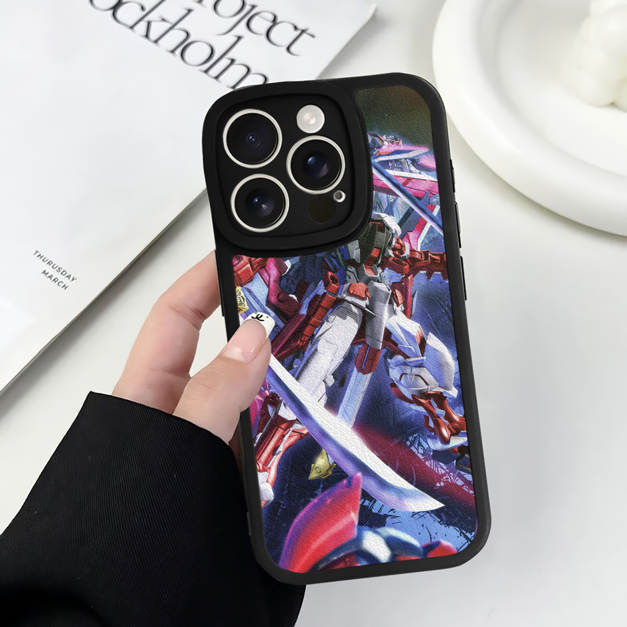 （画像用） 機動戦士ガンダム Mobile Suit Gundam 【iPhone 16シリーズ対応】シリコンスマホケース（レザー調） 材質：シリコン